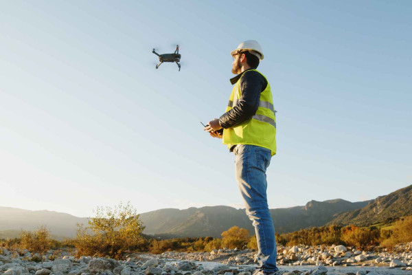 Inspección industrial con drones · Topógrafos para Servicios Topográficos y Geomáticos Chinchilla de Monte